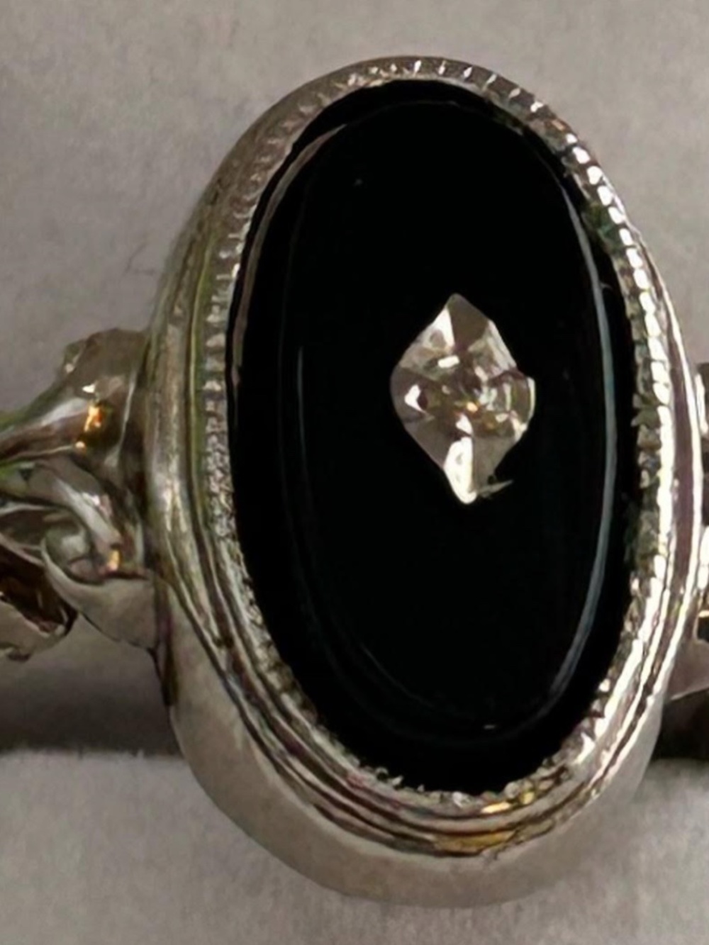 VINTAGE AVON SILVERTONE BLACK ONYX TONE WITH DIAMOND ACCENT SZ5 - Picture 4 of 4